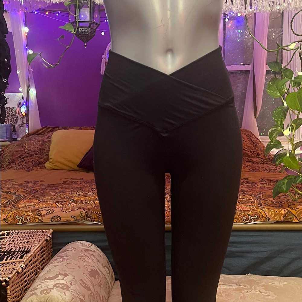 Earthbound crossover waistband bell bottom flare yoga pants - Picture 2 of 4